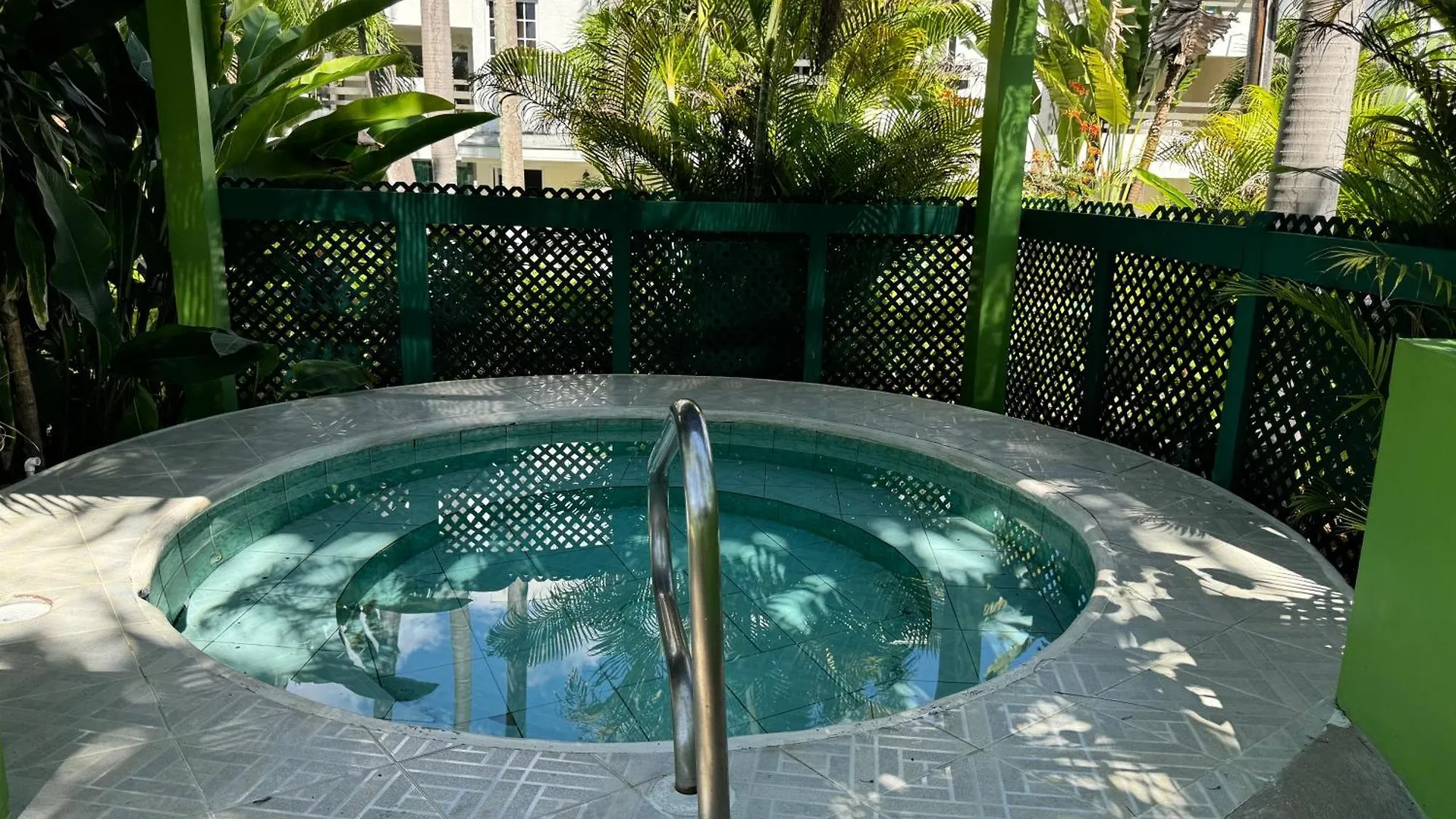 Apartment Marriott White Sands, Beachfront Condo At Negril Beach Club