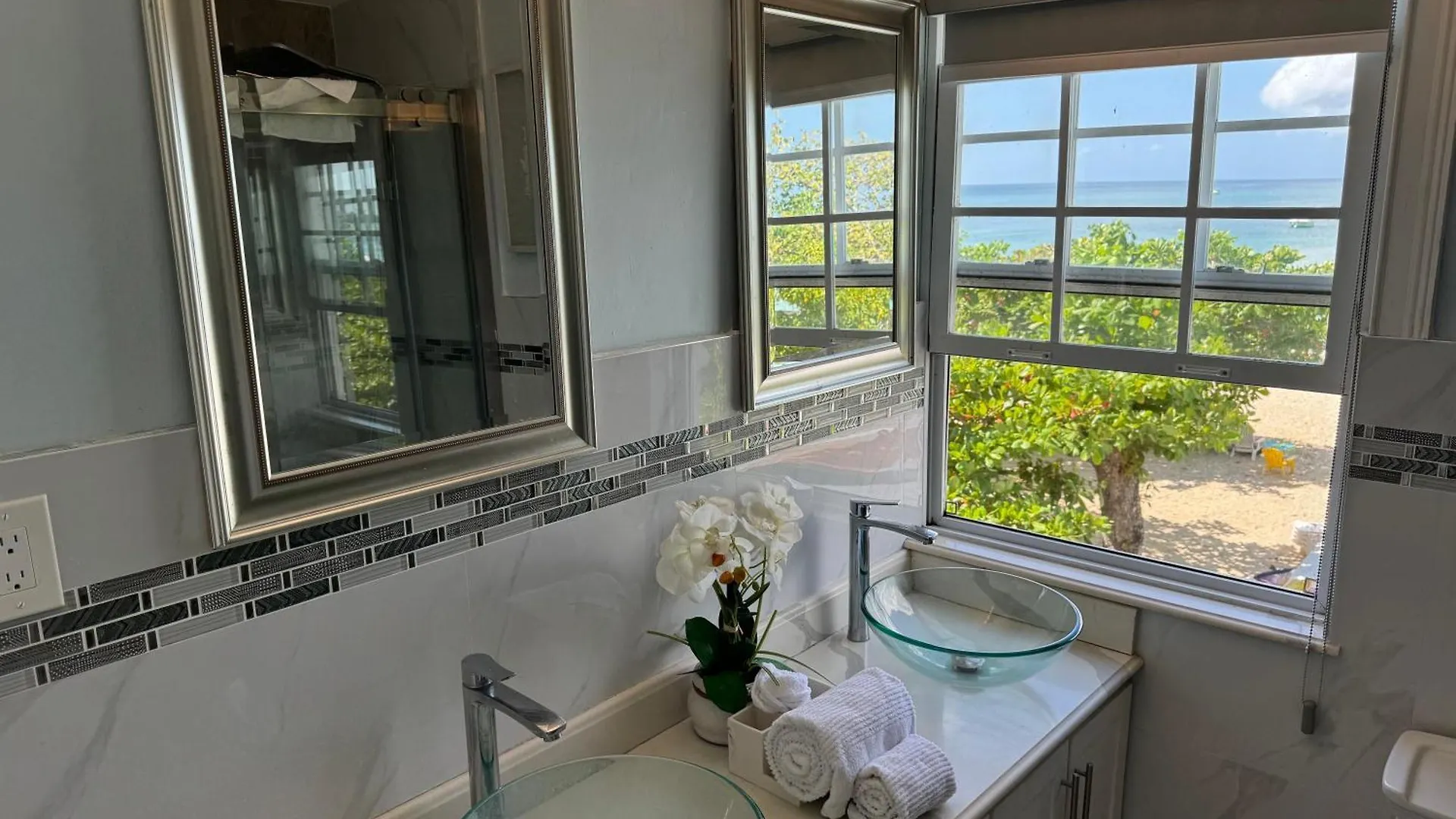 Apartment Marriott White Sands, Beachfront Condo At Negril Beach Club